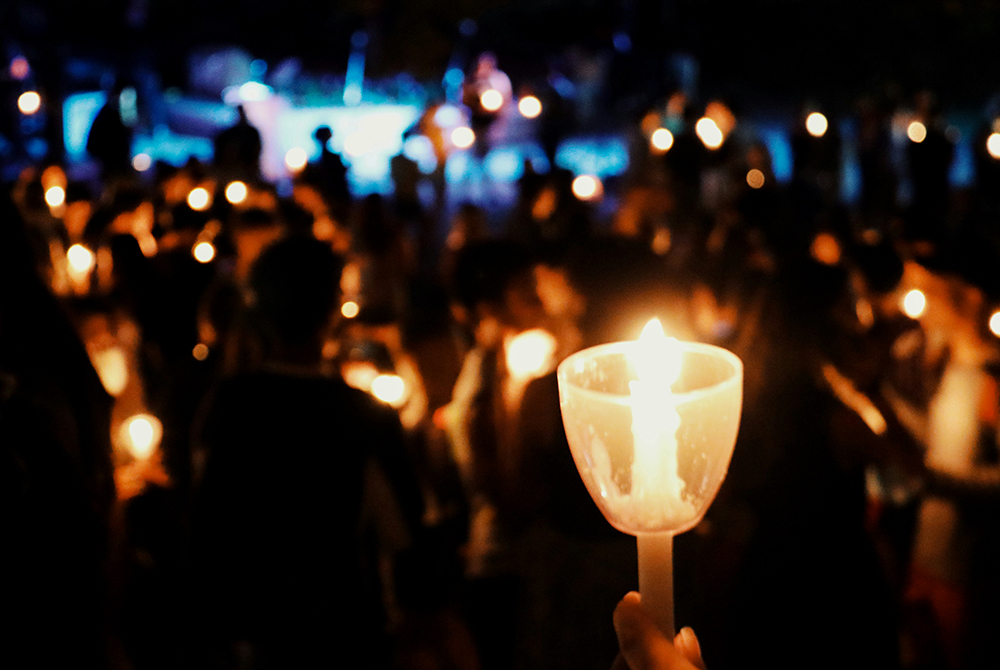 Candlelight vigil (Unsplash/Wendy Zhang)
