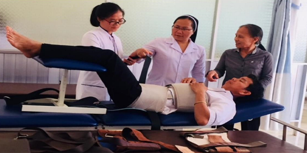 Sr. Mary Nguyen Thi My visits with Sister Ha, who is treating a man with back pain on an electrical therapy bed, at the clinic of the Dominican Sisters of St. Rose of Lima in My Linh, Gia Lai province. (Courtesy of Mary Nguyen Thi My) Sr. Mary Nguyen Thi My visits with Sister Ha, who is treating a man with back pain on an electrical therapy bed, at the clinic of the Dominican Sisters of St. Rose of Lima in My Linh, Gia Lai province. (Courtesy of Mary Nguyen Thi My)