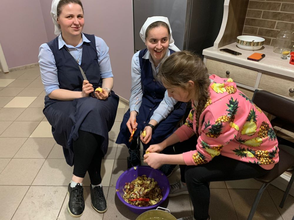 Ukrainian Sisters of St. Joseph of Saint-Marc work with a volunteer in the kitchen at their convent in Mukachevo, Ukraine. (Courtesy of Ligi Payyappilly)