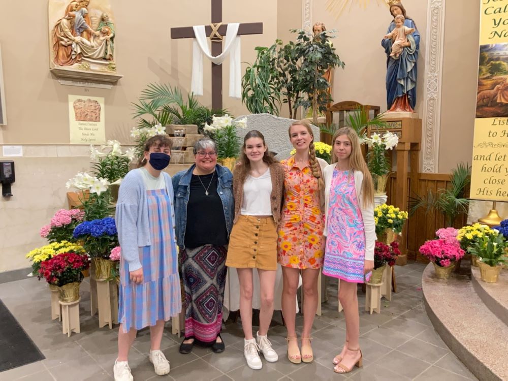Sr. Jennifer Wilson and her students at the annual mother-daughter Mass at Mount Mercy Academy in Buffalo, New York (Michele Melligan)