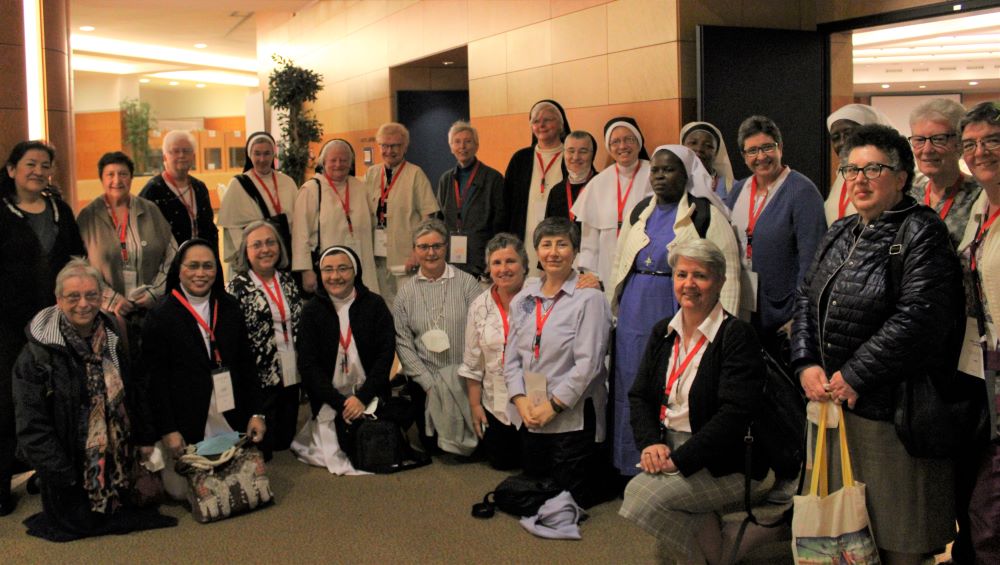 An informal gathering of Dominican sisters during the recent plenary of the International Union of Superiors General in Rome. (GSR photo/Chris Herlinger)
