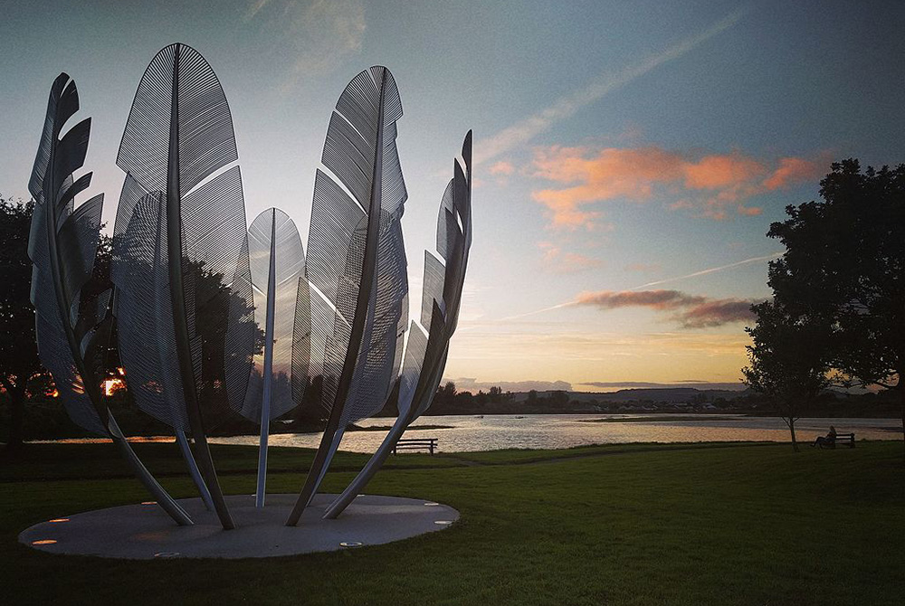 "Kindred Spirits," built in Middleton, Ireland, by Alex Pentek (Wikimedia Commons/Gavin Sheridan, CC by 4.0) "Kindred Spirits," built in Middleton, Ireland, by Alex Pentek (Wikimedia Commons/Gavin Sheridan, CC by 4.0)
