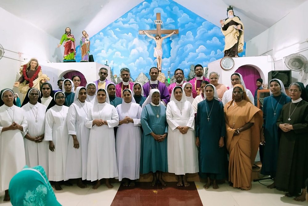 The sisters of the Home Mission project with Auxiliary Bishop Christudas Rajappan of Trivandrum Latin Archdiocese (middle, back row) with Fr. Michael Thomas (left of Rajappan), who launched the project (Courtesy of Felcy Mangalath) The sisters of the Home Mission project with Auxiliary Bishop Christudas Rajappan of Trivandrum Latin Archdiocese (middle, back row) with Fr. Michael Thomas (left of Rajappan), who launched the project (Courtesy of Felcy Mangalath)