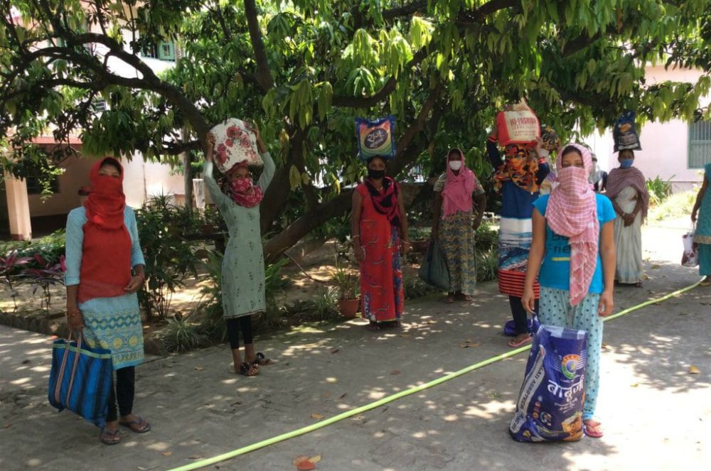 Indian women on the road during the ongoing lockdown because of the COVID-19 pandemic (Courtesy of the Sisters of Charity of Nazareth)