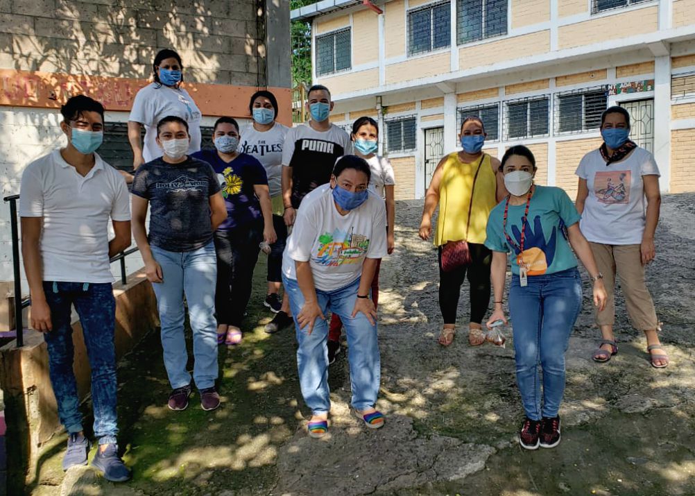 In El Salvador, sisters and volunteers work together to distribute assistance in the face of the COVID-19 pandemic. (Provided photo) In El Salvador, sisters and volunteers work together to distribute assistance in the face of the COVID-19 pandemic. (Provided photo)