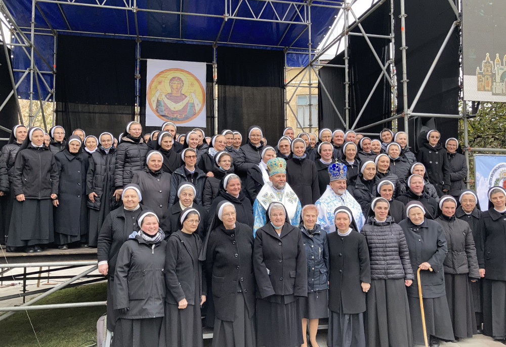 Sisters of the Order of St. Basil the Great gather in October 2021 in Yavoriv, Ukraine, to celebrate the 400th anniversary of the founding of Holy Trinity Province in Lviv. (Courtesy of the Sisters of the Order of St. Basil the Great) Sisters of the Order of St. Basil the Great gather in October 2021 in Yavoriv, Ukraine, to celebrate the 400th anniversary of the founding of Holy Trinity Province in Lviv. (Courtesy of the Sisters of the Order of St. Basil the Great)