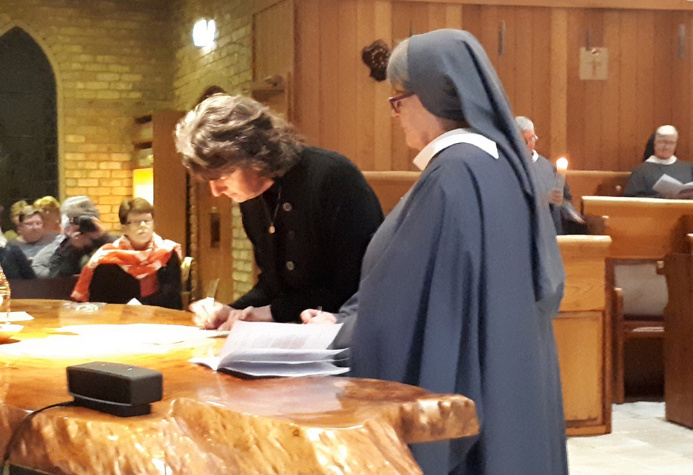 Lee-Ann Wein makes her Beguine promises May 31, 2018, in the chapel of Jamberoo Abbey. (Tracey Edstein) Lee-Ann Wein makes her Beguine promises May 31, 2018, in the chapel of Jamberoo Abbey. (Tracey Edstein)