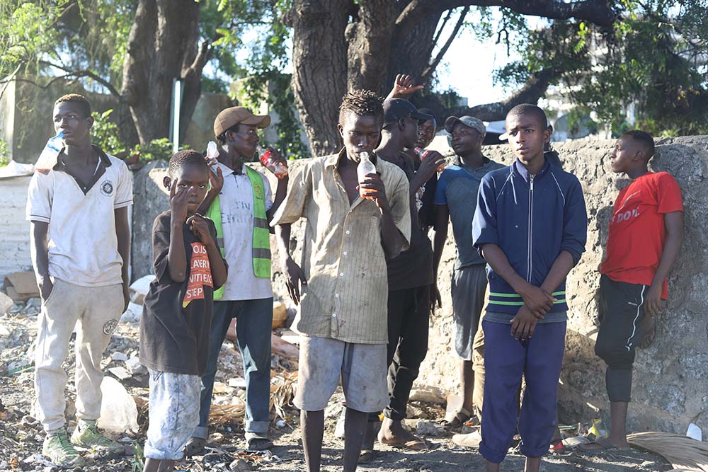 Youths carrying plastic bottles from which they sniff glue meet in a neglected structure in Mombasa, Kenya. (GSR photo/Doreen Ajiambo)