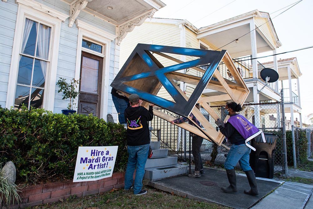 New Orleans float artists place decorations to turn Presentation Srs. Mary Lou Specha and Julie Marsh's New Orleans house into a "parade float" for Mardi Gras (Courtesy of Sr. Mary Lou Specha) New Orleans float artists place decorations to turn Presentation Srs. Mary Lou Specha and Julie Marsh's New Orleans house into a "parade float" for Mardi Gras (Courtesy of Sr. Mary Lou Specha)