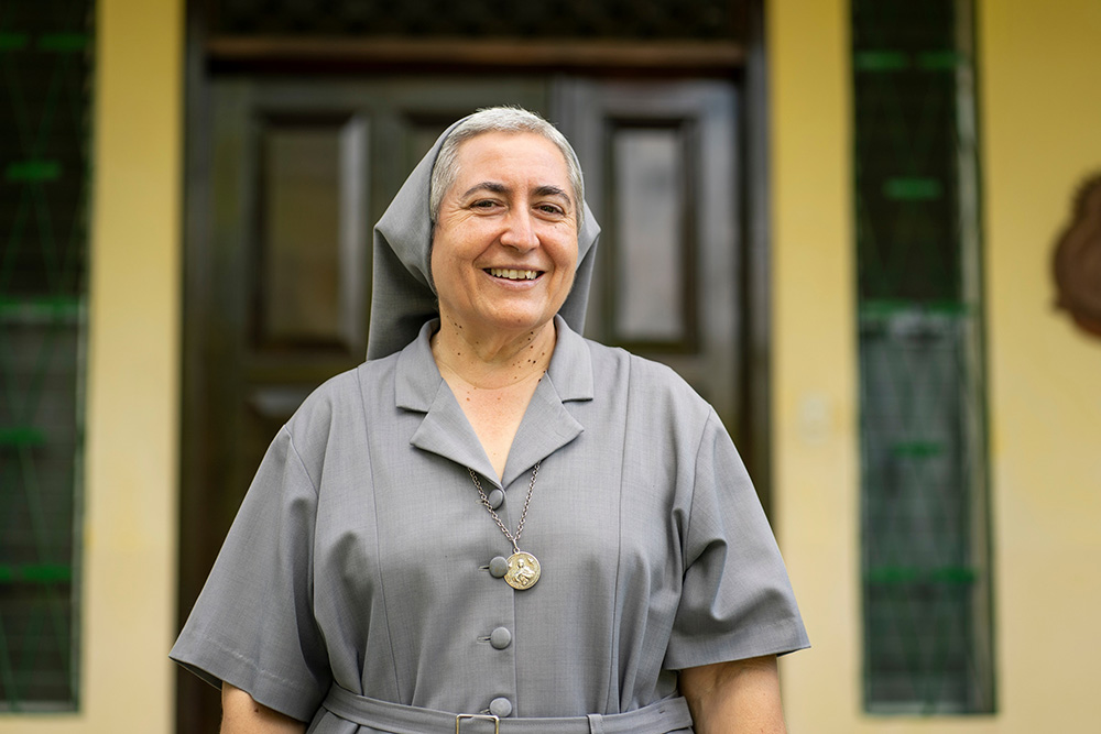 Sr. María San Martín (Gregg Brekke)