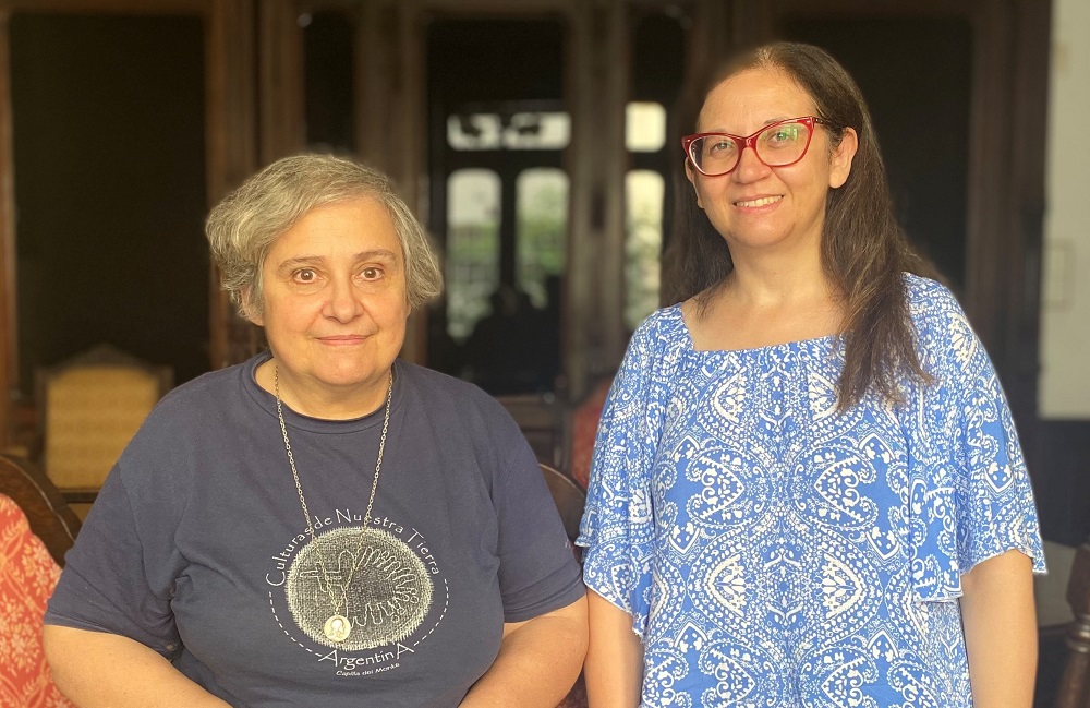 La Hna. María Laura Roger, a la izquierda, y Sandra Mazzanti, codirectoras de la Red Kawsay, capítulo Talitha Kum Buenos Aires, abogan por los derechos de las personas a no ser tratadas como mercancía.