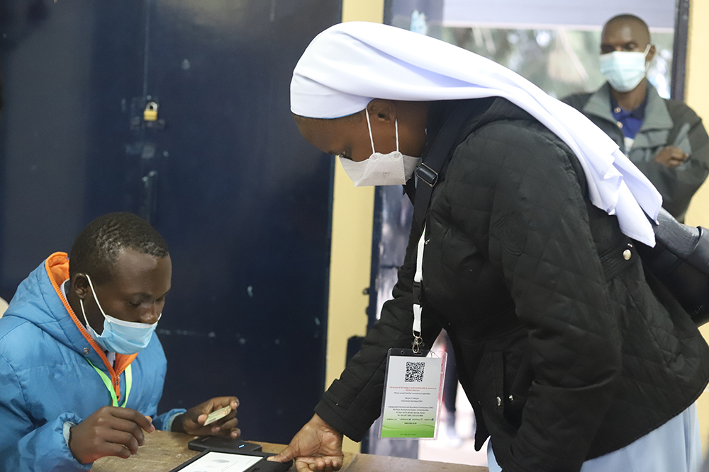 A religious sister casts her ballot Aug. 9 at a polling station at the Milimani Primary School in Nairobi, Kenya. (GSR photo/Doreen Ajiambo)