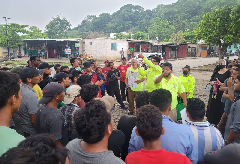 Ely Ortiz gives a presentation at Tierra Blanca in Veracruz, Mexico. (Courtesy of Aguilas del Desierto)