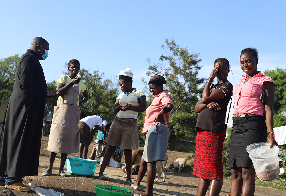 Fr. James Omondi, the presiding priest at Nyandiwa parish in the Catholic Diocese of Homa Bay in southwestern Kenya, educates women regarding the dangers of the sex-for-fish practice. (GSR photo/Doreen Ajiambo)