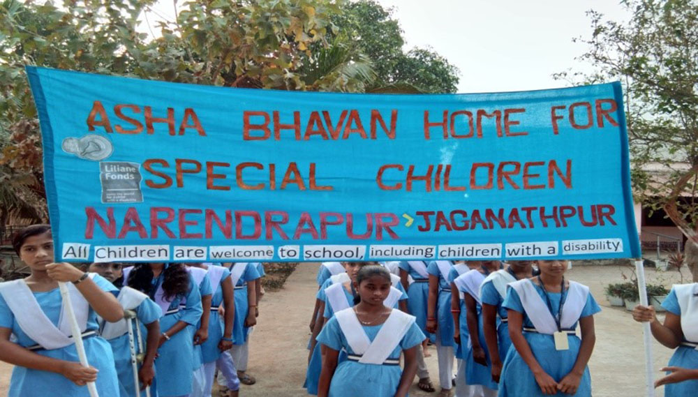 Girls from Asha Bhavan hostel participate in a rally at their school, in support of all children's right to an education. (Courtesy of Shanti Pulickal)