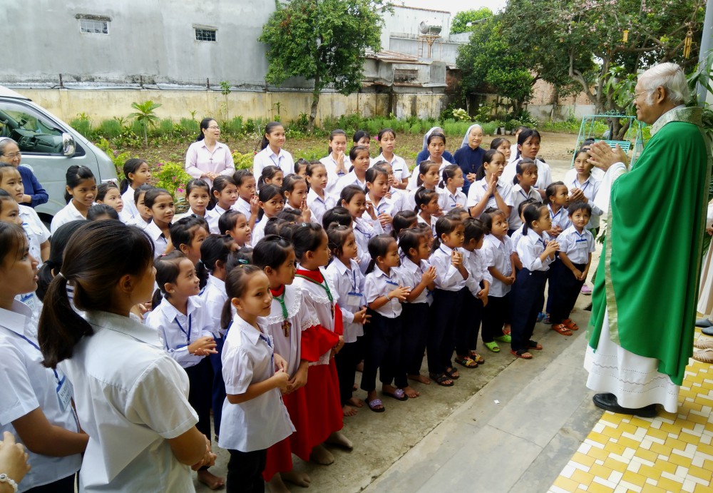 Jesuit Fr. Thomas Vu Quang Trung visits ethnic students at a hostel run by Sisters of Providence of Tay Nguyen in Kontum City, Vietnam. (Joachim Pham) Jesuit Fr. Thomas Vu Quang Trung visits ethnic students at a hostel run by Sisters of Providence of Tay Nguyen in Kontum City, Vietnam. (Joachim Pham)