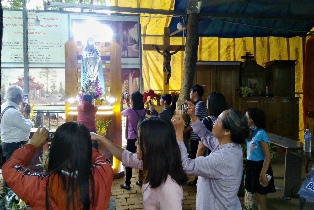 Jesuit Fr. Thomas Vu Quang Trung leads a group of sisters and Catholics to visit a Marian shrine under construction in Kontum Province, Vietnam. (Joachim Pham) 