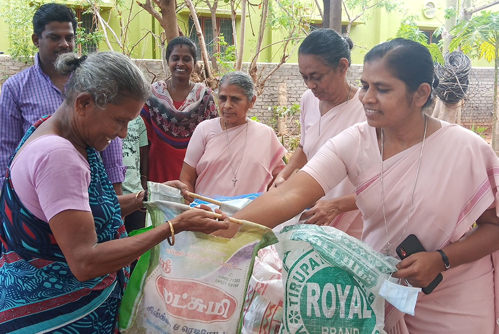 Sisters of the Congregation of the Immaculate Conception in the town of Nilakottai in Tamil Nadu, India, help provide support for families in need. Around the world, sisters reached out to help those affected by the coronavirus pandemic. (Courtesy of Sist Sisters of the Congregation of the Immaculate Conception in the town of Nilakottai in Tamil Nadu, India, help provide support for families in need. Around the world, sisters reached out to help those affected by the coronavirus pandemic. (Courtesy of Sist