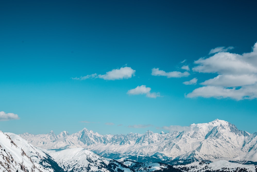 Clear view of mountain tops (Unsplash Victoire Joncheray)