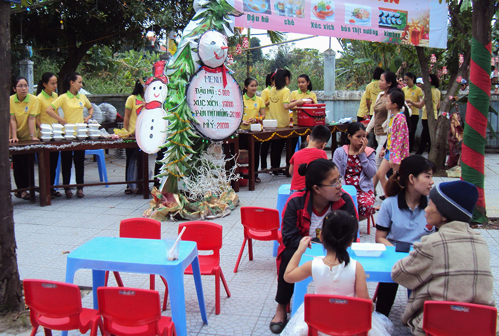 Lovers of the Holy Cross nuns hold a "Christmas market" serving food with budget prices to local people on Dec. 12 at Pho Thach Parish in Phong Dien District of Thua Thien Hue Province, Vietnam. (Peter Nguyen)