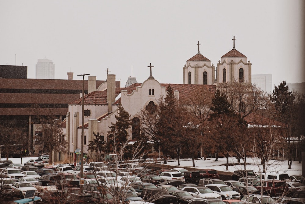 church with a full parking lot