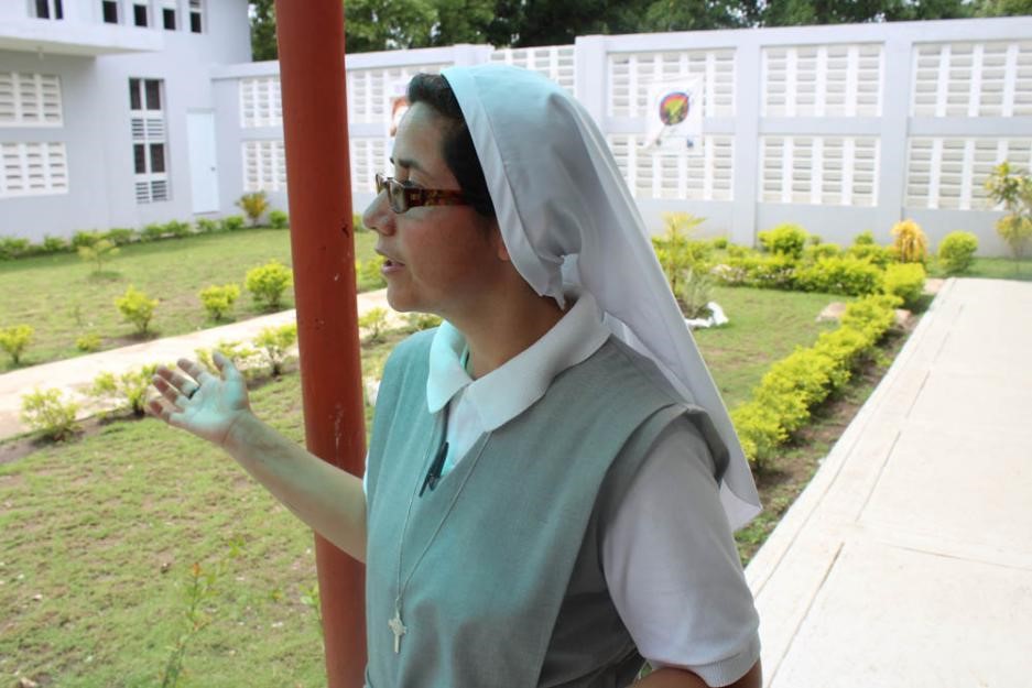 Sr. Alexandra Bonilla Leonel coordinates a shelter in Haiti. Sr. Alexandra Bonilla Leonel coordinates a shelter in Haiti.