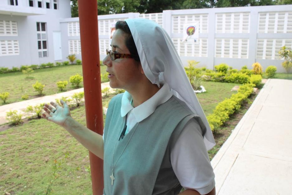 Sr. Alexandra Bonilla Leonel coordinates a shelter in Haiti.