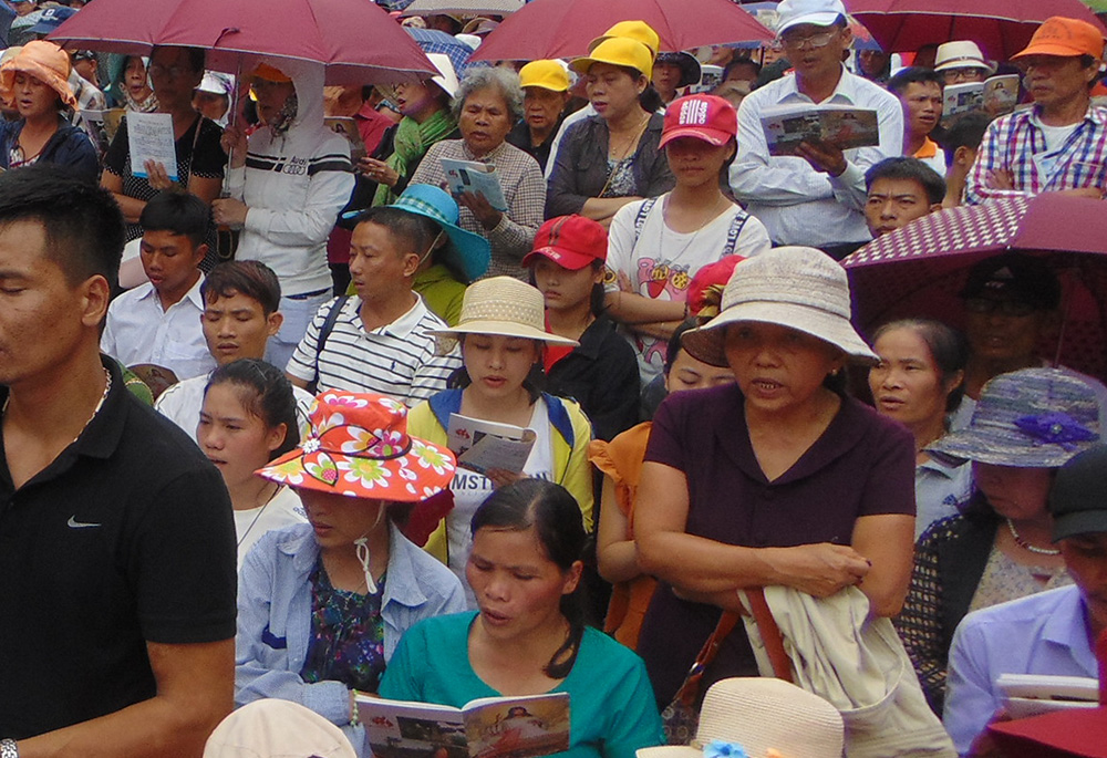 Marian devotees, including followers of other faiths, pray at the national Shrine of Our Lady of La Vang. (Joachim Pham)