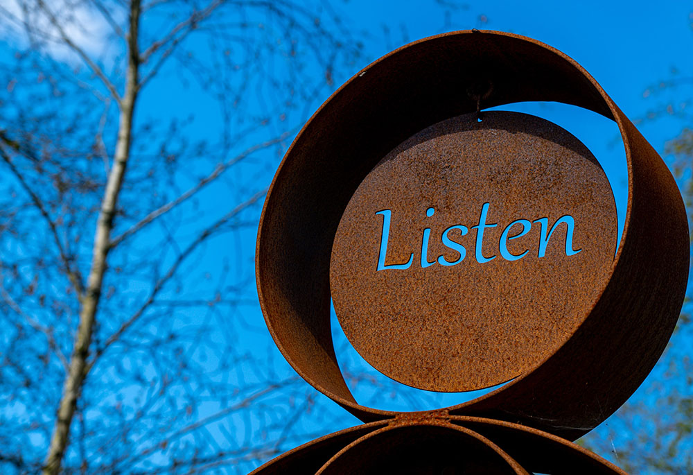 Listen (Unsplash/Nick Fewings)