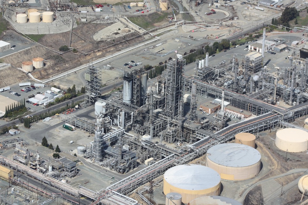 An aerial view of a refinery complex. The American Petroleum Institute spent years funding scientists to research climate issues, but scrapped its Climate and Energy Task Force in 1993. (jpenrose/Pixabay)