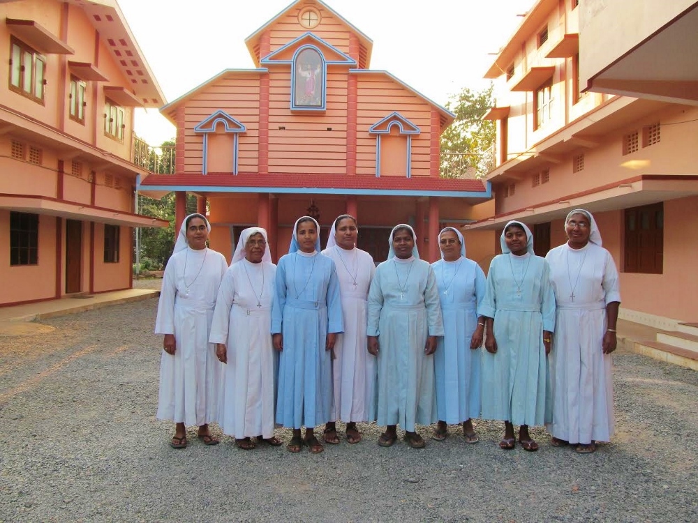 Sisters who work in the motherhouse of the Deena Bandhu Samaj in Jagdalpur, Chhattisgarh state in central India, assemble in the courtyard. (GSR photo / Saji Thomas)