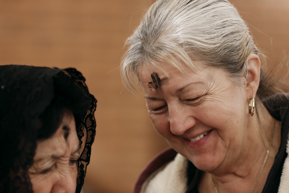 Women wear the mark of ashes at St. Helen Church in Glendale, Arizona, in this 2016 file photo. (CNS photo/Nancy Wiechec)