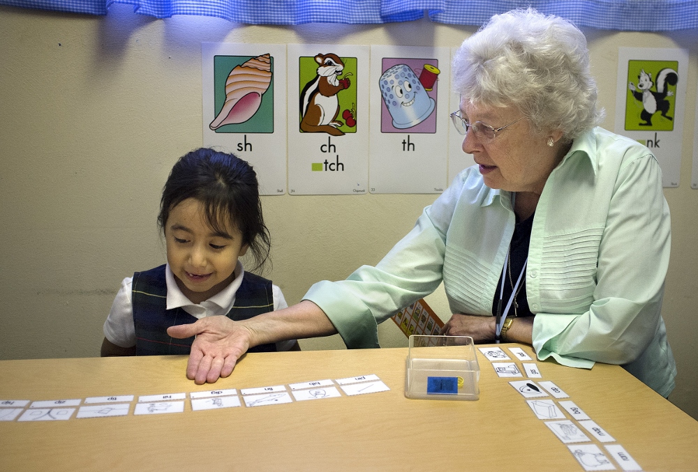 Sr. Joyce Schramm, a Sister of the Most Precious Blood, works with Holy Trinity Catholic School kindergarten student Rocio Reyes Nov. 13 as part of the English as a Second Language program at the school in St. Ann, Mo. (CNS photo/Sid Hastings, St. Lou is Review)