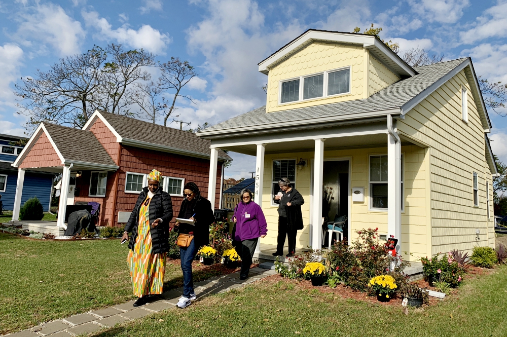 The Nuns on the Bus get a tour of tiny houses provided by Cass Community Social Services on Oct. 20 in Detroit. (Network Lobby for Catholic Social Justice / Colleen Ross)