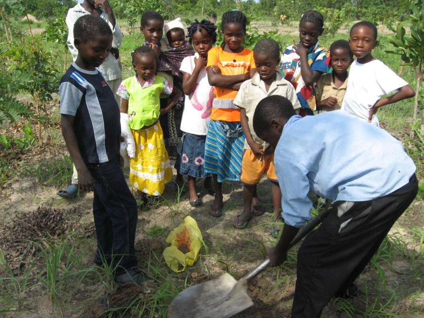 Chlidren planting trees in the Garden of Oneness. (Teresita Abraham)