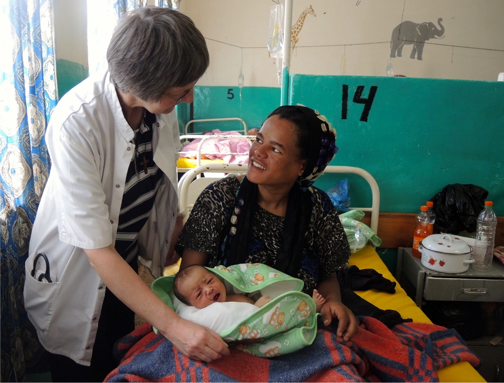 Dr. Sr. Rita Schiffer visits with a new mother. About half of the deliveries at the Attat Hospital are "abnormal" deliveries, such as Caesarean section, because high-risk mothers are referred to the hospital from across the region. (GSR photo / Melanie Lidman)
