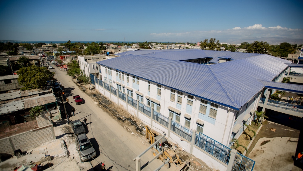 The outpatient services building of the new St. Francis de Sales Hospital in downtown Port-au-Prince, Haiti. The hospital campus also includes an inpatient building, administration building and chapel. (© The Catholic Health Association)