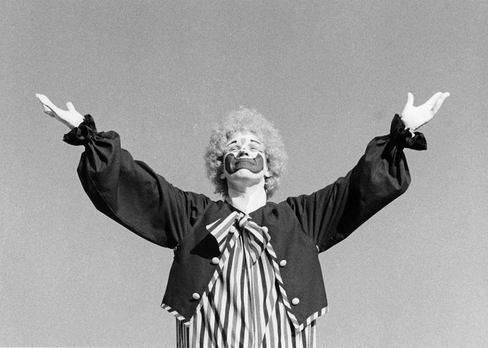 Janet Shook, clown (Joan Sauro)