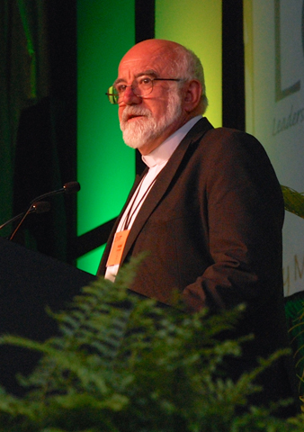 Fr. Hank Lemoncelli talking to members of the Leadership Conference of Women Religious at the welcoming ceremony for the group's annual assembly in Nashville, Tenn., August 12. (Dan Stockman)