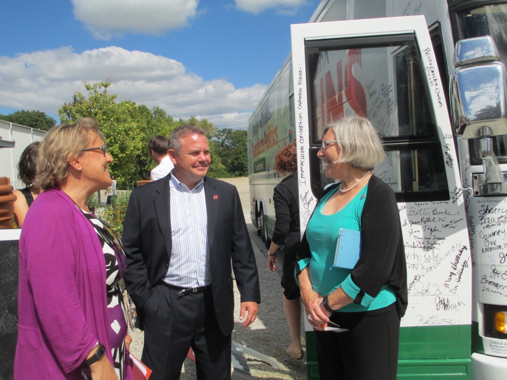 Marylin Tomasi, Mid-Ohio Foodbank's VP of marketing and communications, and Jon Cardi, vice president of the foodbank's board of directors, talk with Social Service Sr. Simone Campbell in Ohio Sept. 20. (GSR photo / Jan Cebula)