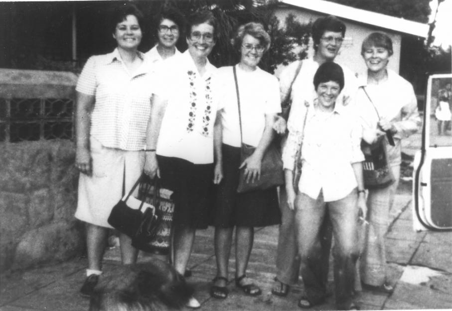 August 1980 in La Libertad, El Salvador: Sr. Christine Rody, Dorothy Kazel, an unidentified Cleveland missioner, Sr. Maura Clarke, Sr. Theresa Alexander, Sr. Pat Edmiston, Sr. Ita Ford and Sr. Dorothy Kazel (Maryknoll Mission Archives)