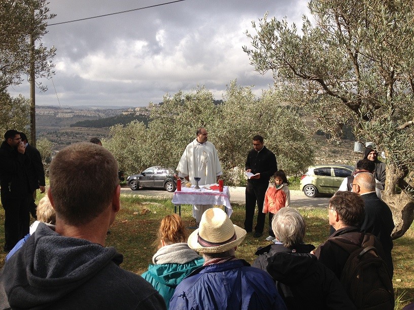 Weekly Friday Mass on April 5, 2013, for peace on the Cremisan road by Abouna Ibrahim (Natalia Liviero)