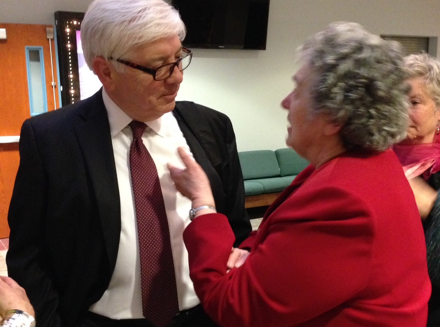 NCR editor-at-larget Tom Roberts meets with Chittister following his talk. (Sally Roberts)