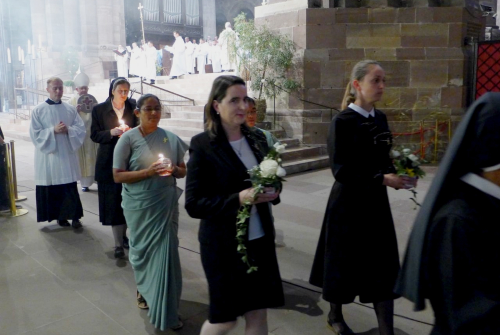 Sisters from India and Eastern Europe bring the offerings to the altar during the Sept. 9 beatification ceremony of Mother Alphonse Marie Eppinger in Strasbourg, France. (Flickr / Catho Alsace)