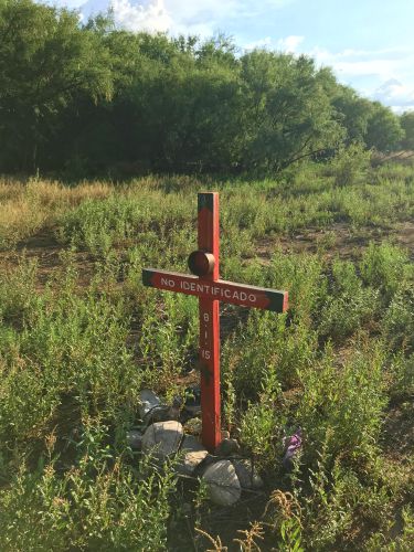Cross honoring an unidentified person who died crossing the desert (Tracey Horan)