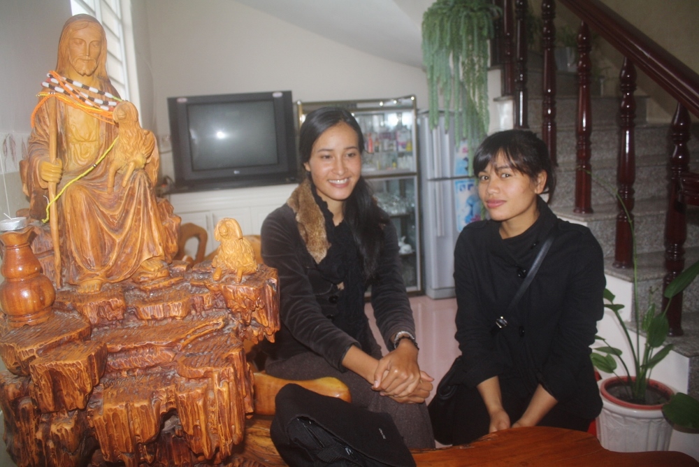 Students Mary Yok Rolak Jrai, right, and Teresa Ka Xuan pose for a photo when they visit the dormitory on November 5. (GSR photo / Joachim Pham)