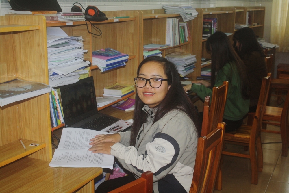 Teresa Ka Dung, a fourth-year student of math and computer science, and her college friends study what they learned in class at the dormitory. (GSR photo / Joachim Pham)