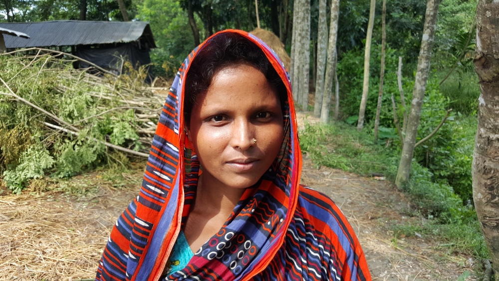 A woman in a village near Chittagong, Bangladesh. Economic pressures in rural areas are forcing increasing numbers of people to leave and move to urban centers like Chittagong. (GSR photo / Chris Herlinger)