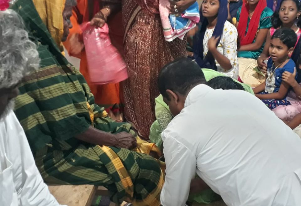 Fr. Anthony Packiam, parish priest of Christ the King church in Madurai in the southern Indian state of Tamil Nadu, washes a woman's feet on Holy Thursday 2022. (Courtesy of Sujata Jena) Fr. Anthony Packiam, parish priest of Christ the King church in Madurai in the southern Indian state of Tamil Nadu, washes a woman's feet on Holy Thursday 2022. (Courtesy of Sujata Jena)