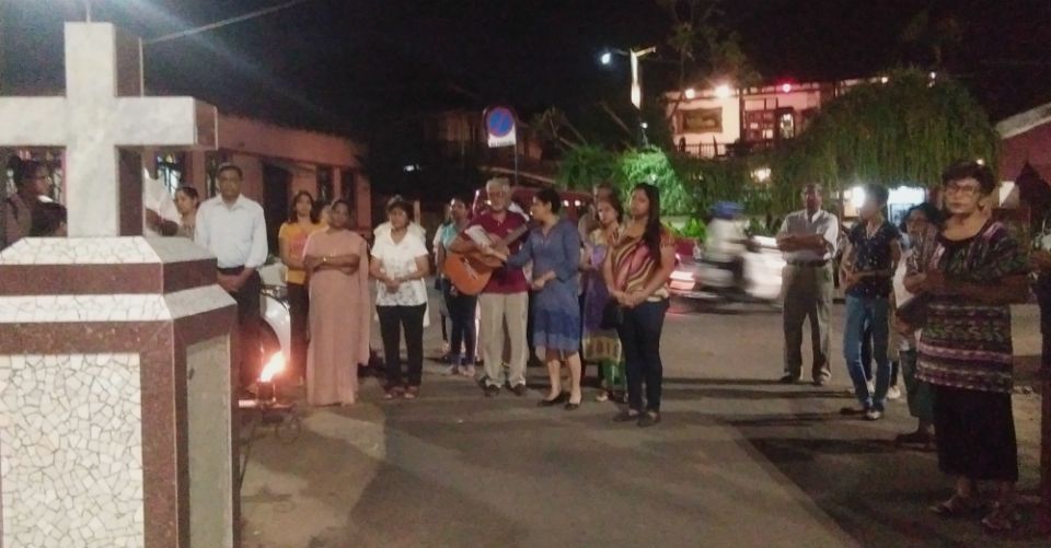Families in the Fontainhas neighborhood gather around the cross to pray the rosary. (Lissy Maruthanakuzhy) Families in the Fontainhas neighborhood gather around the cross to pray the rosary. (Lissy Maruthanakuzhy)